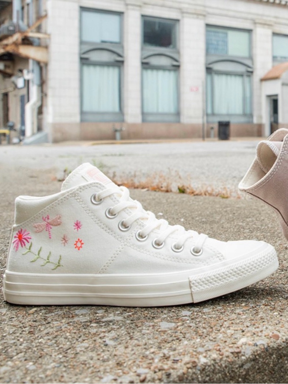 🌺 NWOT Converse Women’s White High-Top Sneakers with Pink Floral Embroidery